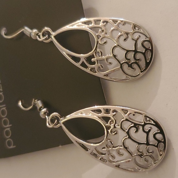 EARRINGS - Picture 3 of 4